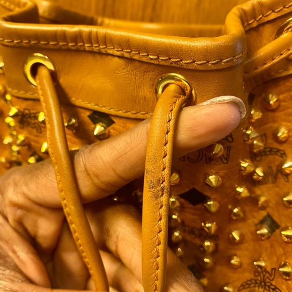 💚🔥 MCM Bucket Bag w/Studs 💫 - Picture 5 of 12